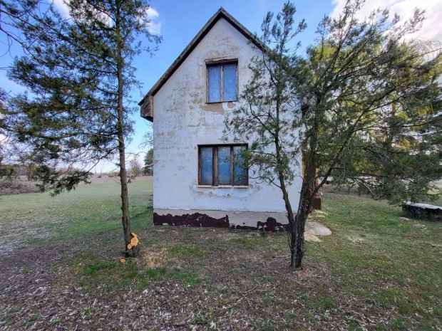 Csal�di h�z Cegl�dt�l 4 km-re