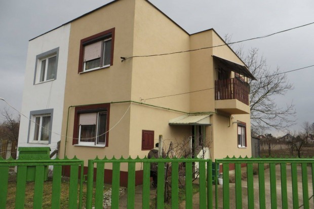 Csal�di h�z Elad� Mez�lad�nyban