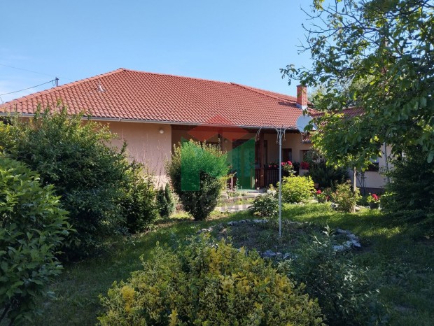 Csal�di h�z H�dosh�ton