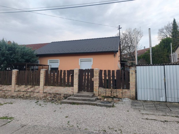 Csal�di h�z Kincsesb�ny�n