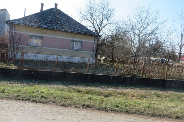 Családi ház Kisarban árengedménnyel eladó Tivadari strand mellett