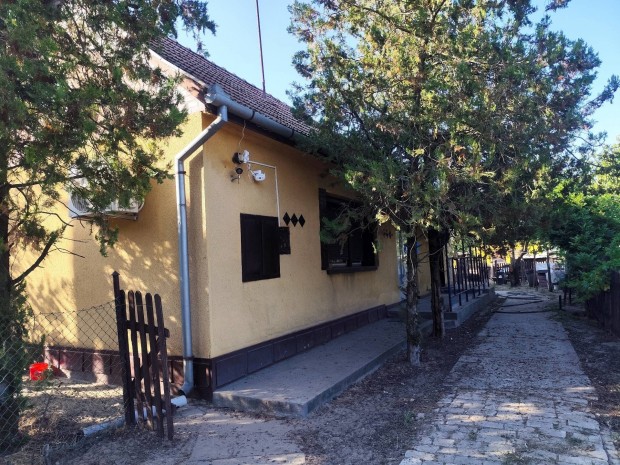 Csal�di h�z Lajosmizse Kl�bertelep. Mag�nszem�lyt�l!