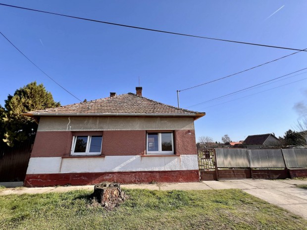 Csal�di h�z Lajosmizse Orgona utca 6