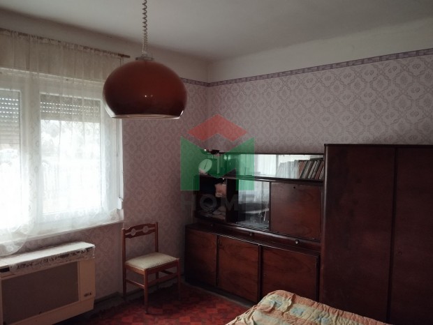 Csal�di h�z Mesztegny�