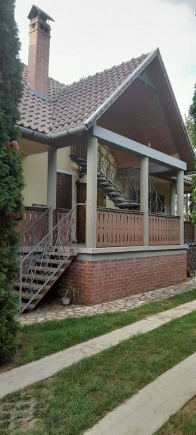 Csal�di h�z Mez�ber�ny