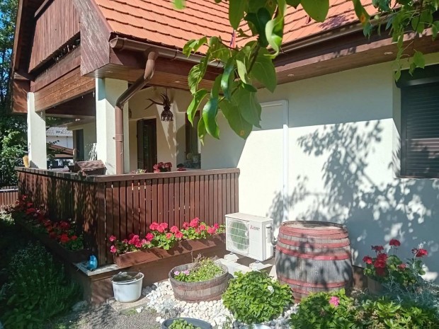 Csal�di h�z Nagykov�csiban