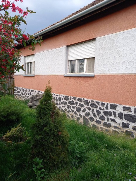 Csal�di h�z N�gr�d megye  