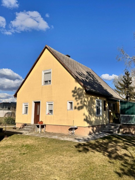 Csal�di h�z R�ckeve csendes, kertv�rosias r�sz�n nagy telekkel, kiv�