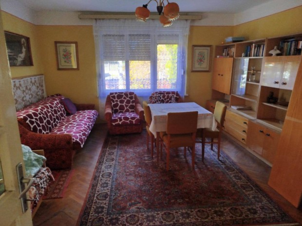 Csal�di h�z Reg�cen