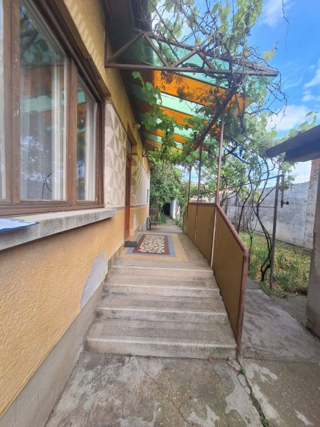 Csal�di h�z Szolnok