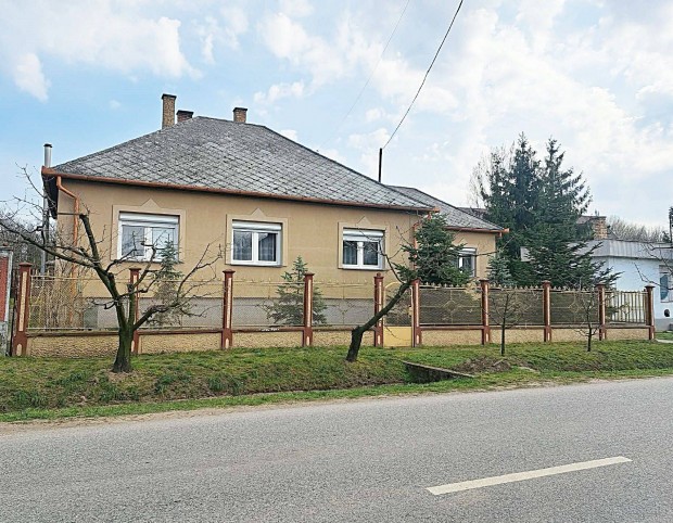 Csal�di h�z+�zlet+Gazdas�gi �p�let egy�tt Elad�!