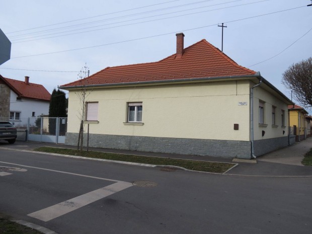 Csal�di h�z Zalaegerszegen elad�