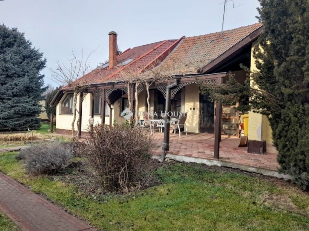Csaldi hz, jkgys kzpontjban!