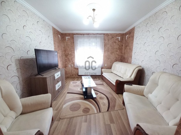 Csal�di h�z - Hajd�b�sz�rm�nyi elad� t�gla csal�di h�z