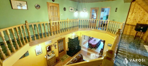 Csal�di h�z, birtok, m�hely, c�gv�s�rl�si opci�val elad�