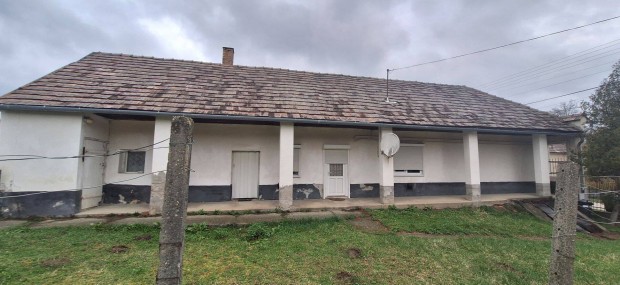 Csal�di h�z a Bakonyban