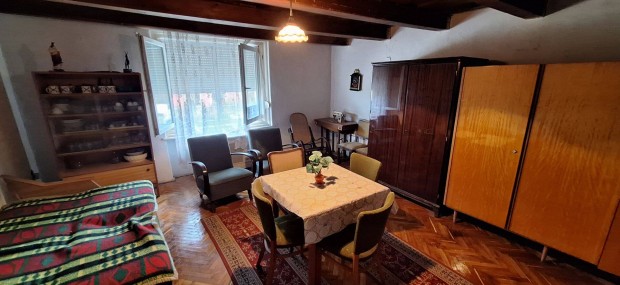 Csal�di h�z a Bakonyban