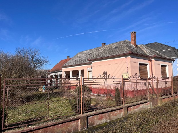 Csal�di h�z a horv�t hat�r k�zel�ben