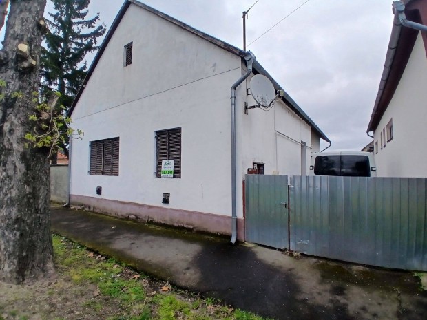 Csal�di h�z elad� Barcson!