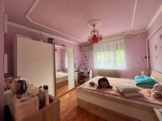 Csal�di h�z elad� Hajd�szov�t k�zpontj�hoz k�zel