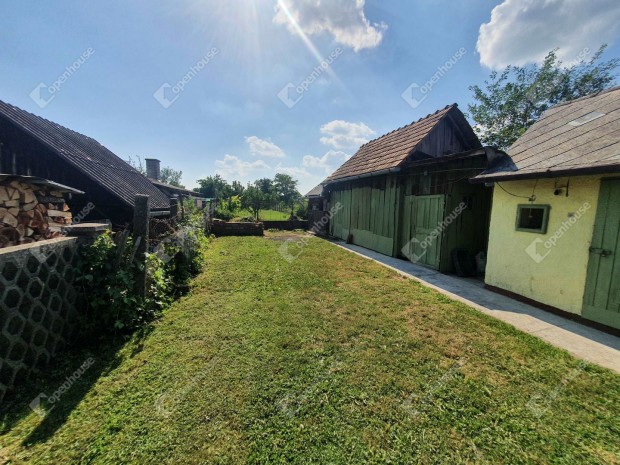 Csal�di h�z elad� Leteny�n.