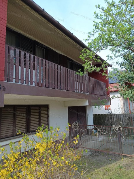 Csal�di h�z elad� Szandasz�l�s�n