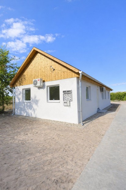 Csal�di h�z elad� T�pi�szentm�rtonban!