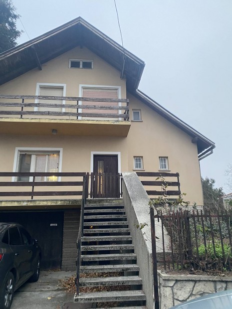 Csal�di h�z elad� Tatab�nya, B�nhid�n