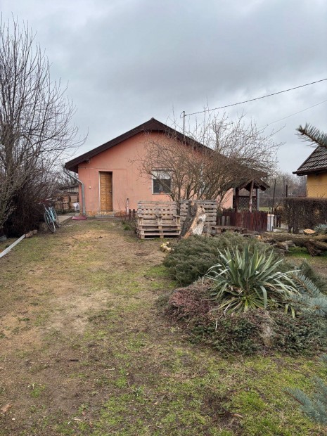 Csal�di h�z elad� - Pilis