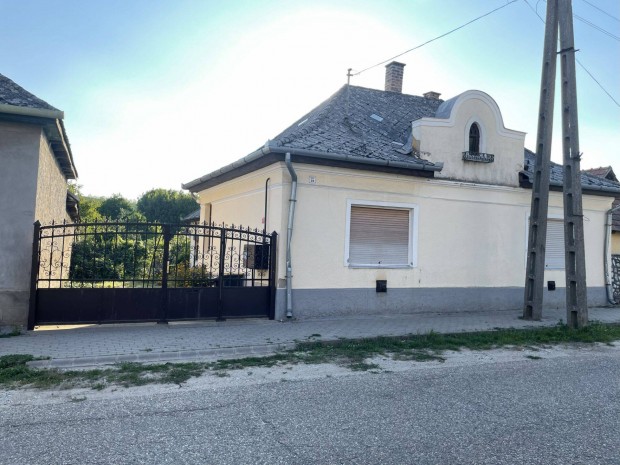 Csal�di h�z elad� - S�ly