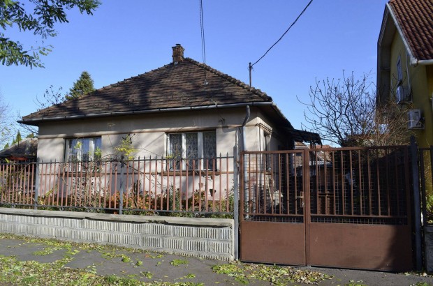 Csal�di h�z elad� tulajdonost�l