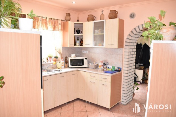 Csaldi hz s 2 db bejratott apartman!