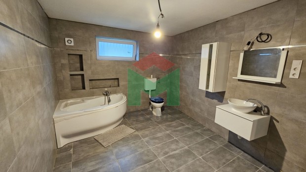 Csaldi hz feljtva Marcaliban