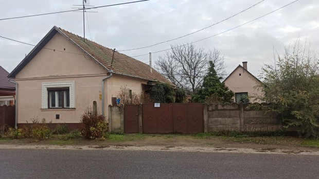 Csal�di h�z kerttel elad�