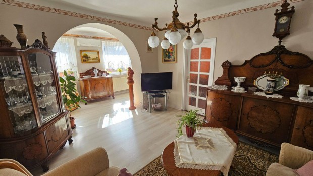 Csal�di h�z kertv�rosi nyugalomban tulajdonost�l elad�