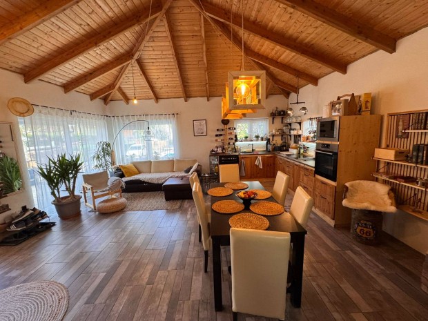 Csal�di h�z min�s�g� nyaral� a Duna k�zel�ben Kiskunlach�z�n