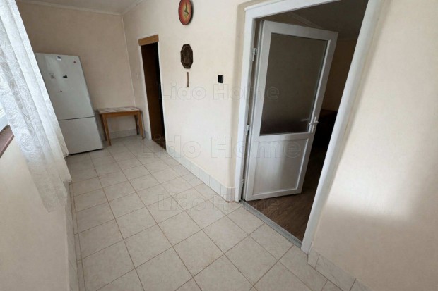 Csal�di h�z nagy kerttel Moln�riban elad�