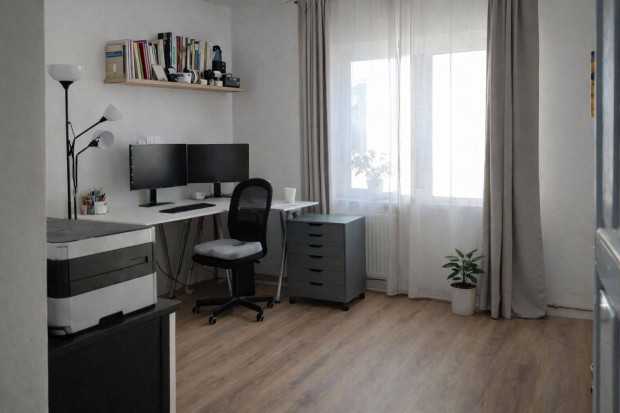 Csal�di h�z nagy telekkel Fityeh�z csendes utc�j�ban