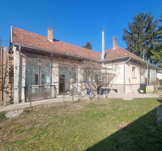 Csal�di h�z nagy ter�lettel Si�fok-Kilitin elad�!