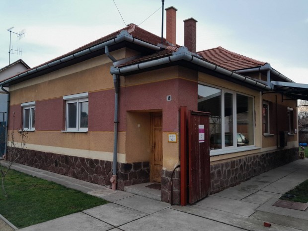 Csal�di h�z rendel�vel, gar�zzsal Szentesen elad�