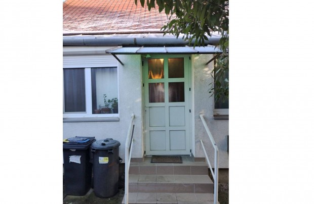 Csal�di h�z szoba/konyha elad�