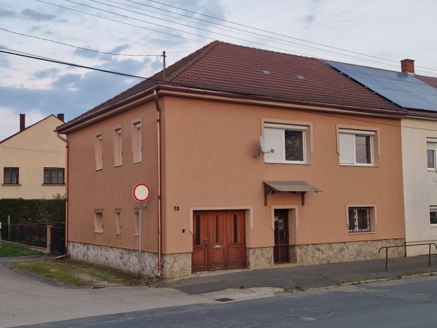 Csal�di h�z �zlethelyis�ggel Szombathelyen