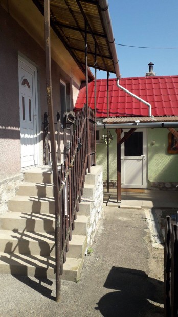 Csal�di h�zat keres�k r�sz�re megv�telre aj�nlom, Eger ( Feln�met) v�r