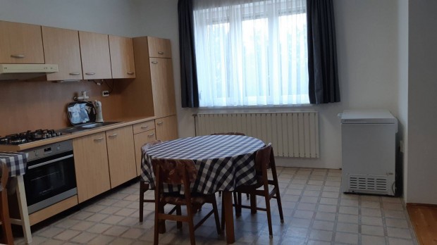 Családi házban b.kétszintes berendezett lakás, Eger, Károlyváros