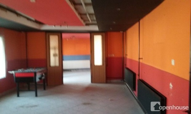 Csal�di h�zz� alak�that� vend�gl�t� egys�g elad� Adorj�nh�z�n!