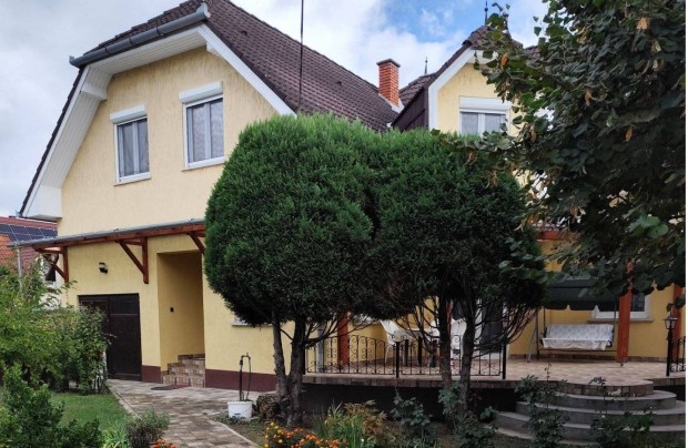 Csal�di ikerh�z Kaposf�reden