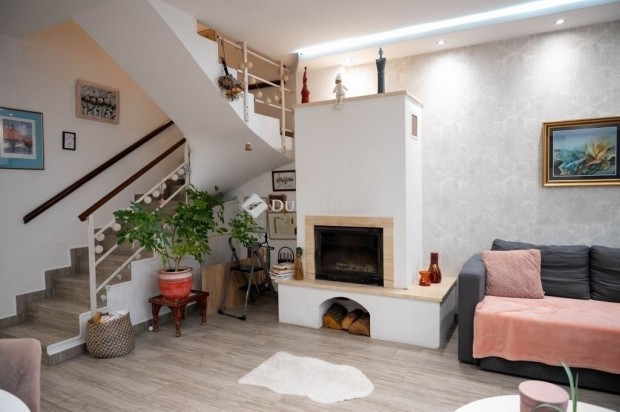 Csal�di otthon szaun�val Vecs�s egyik legkedveltebb utc�j�ban