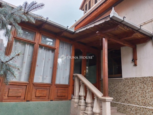 Csal�dias otthon Hatvan csendes r�sz�n