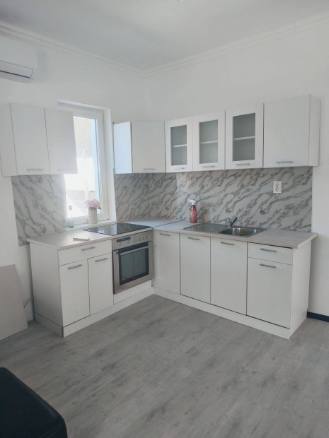 Csal�dih�z Pet�fitelepen