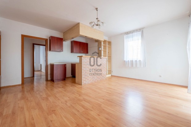 Csal�dok figyelm�be aj�nljuk- Eur�pa lak�park 3 h�l�szob�s, kertkapcso